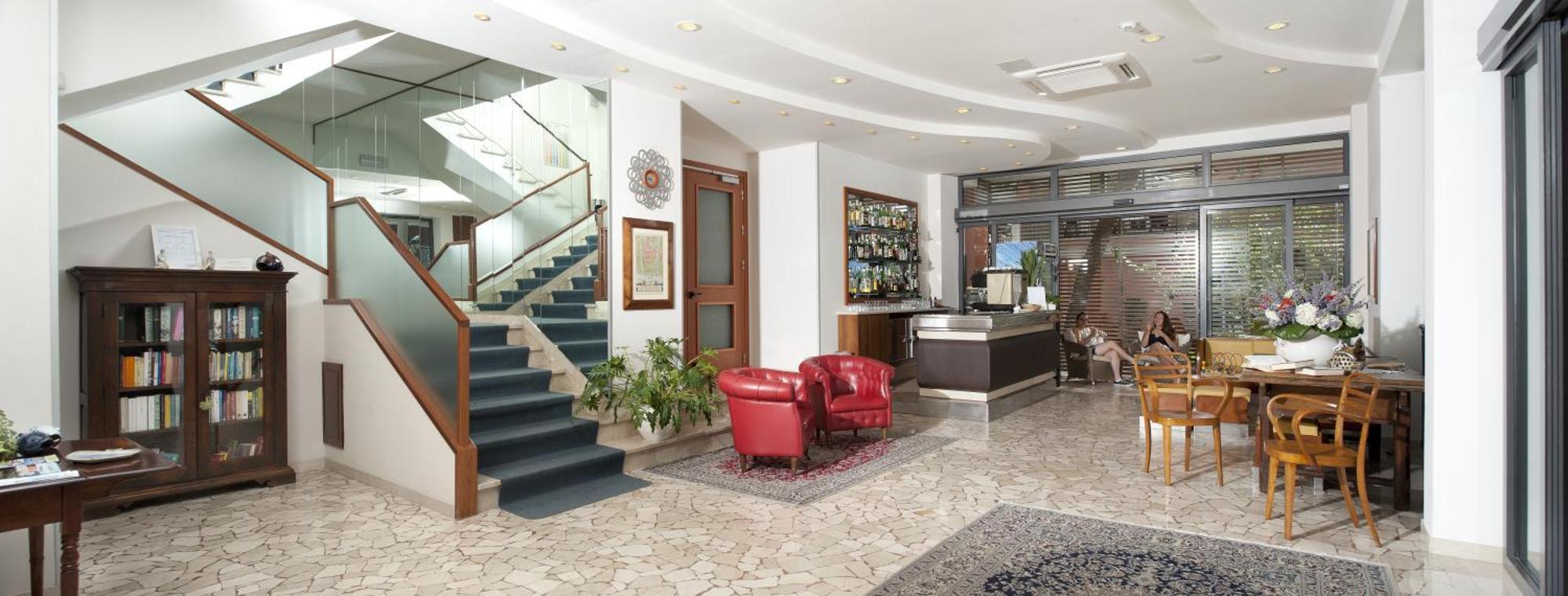 Hotel Baltic Римини Экстерьер фото